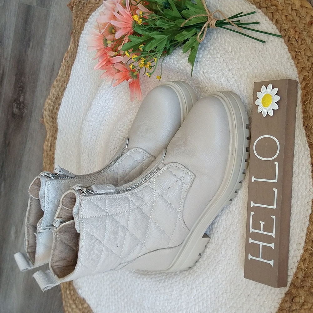 Alberto Torresi Gray-Beige "Greige" Quilted Leather Zip-Up Chelsea Ankle Boots